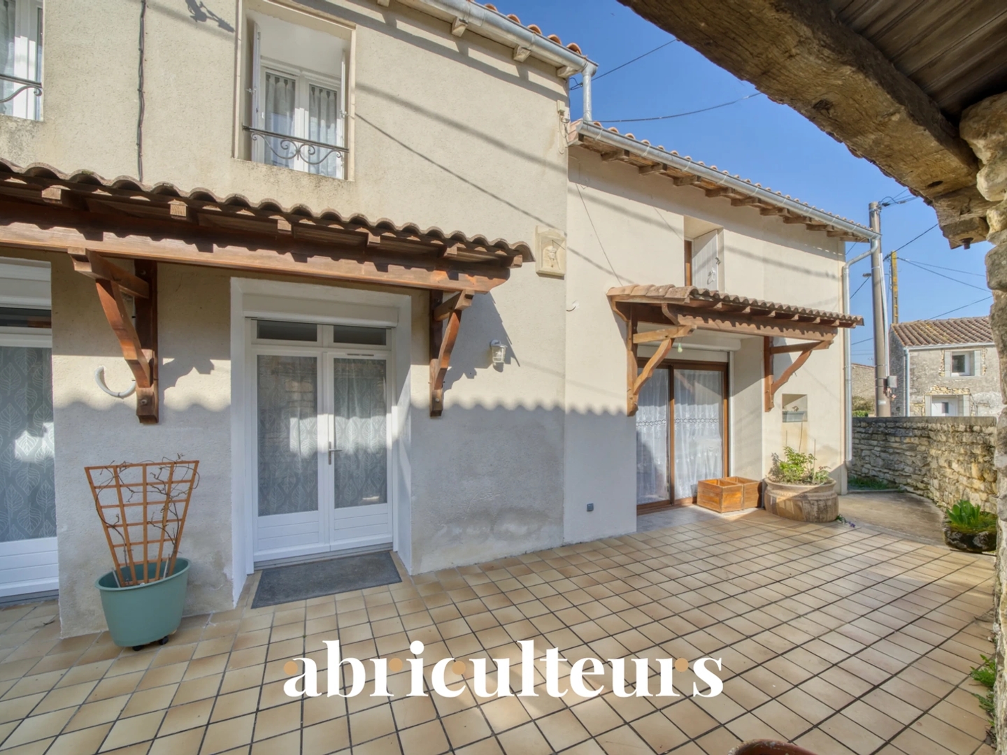 Maison à vendre - 6 pièces - 154m2 - Saint-Hilaire-De-... (17770)
