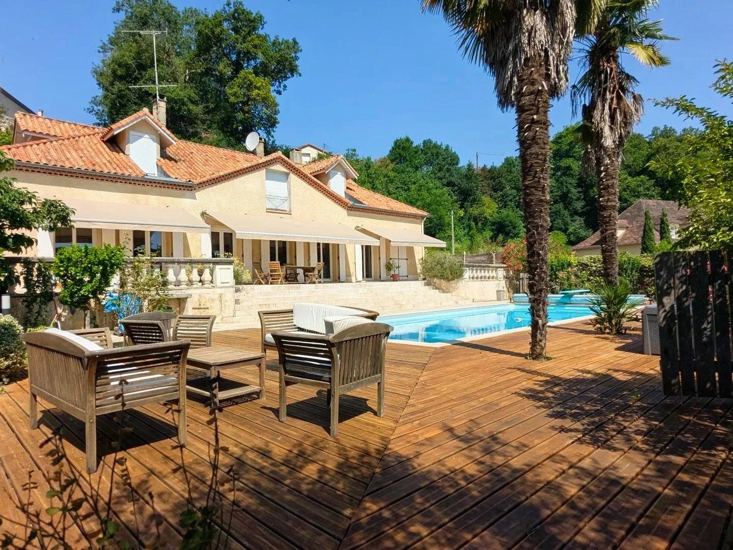Demeure familiale avec piscine, terrasse et jardin arboré - Lot-et-Garonne