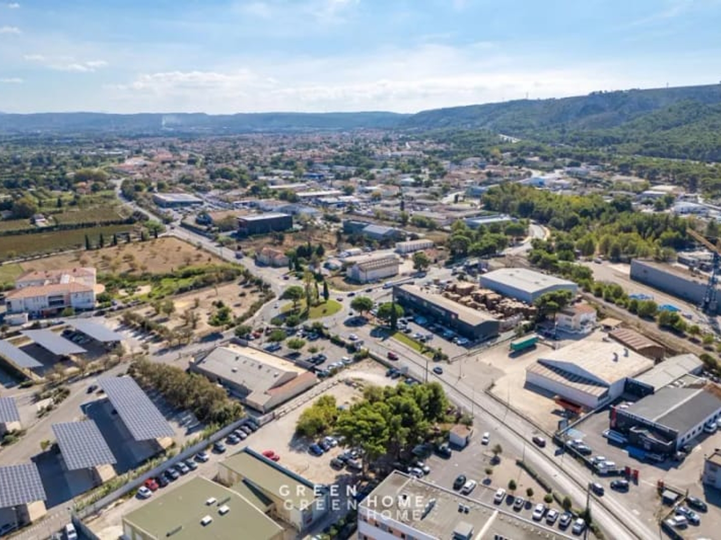 Commerce 717 m²