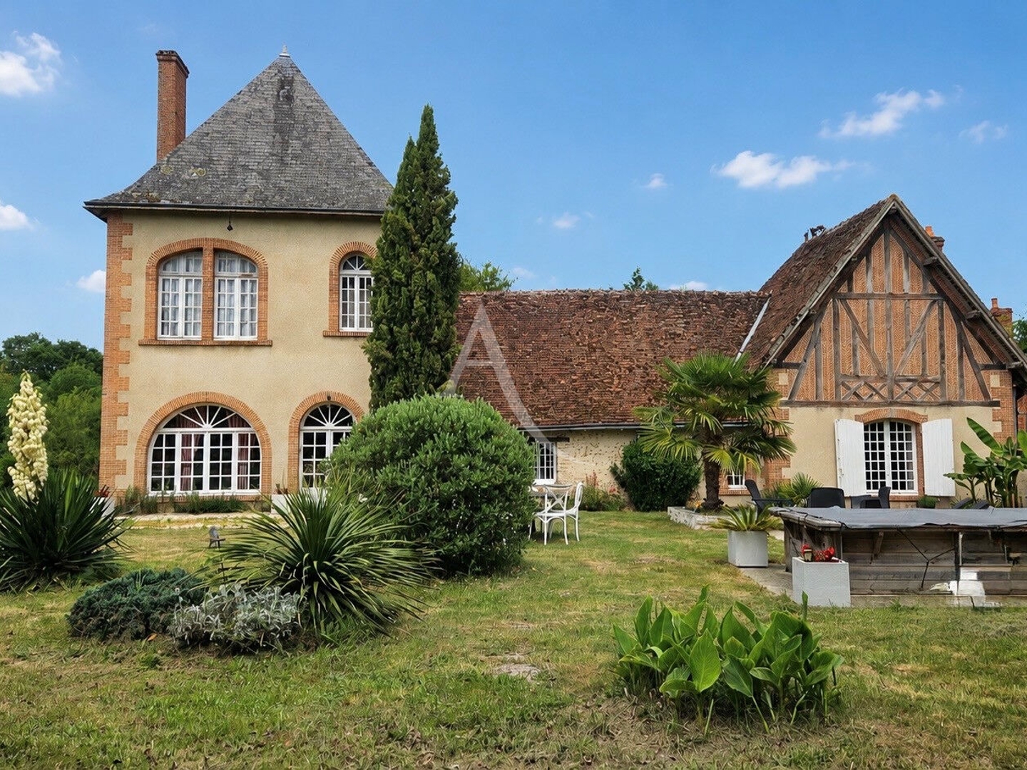 PROPRIETE 34HA habitation principale et bâtiments