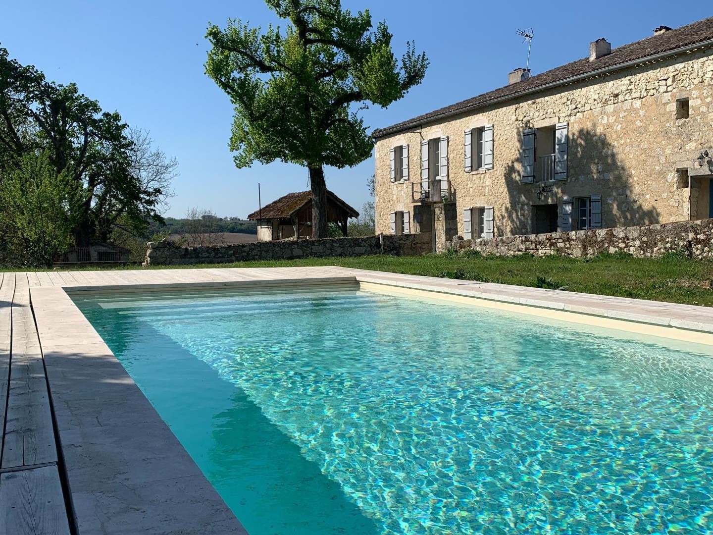 CORPS DE FERME AVEC GÎTES, PISCINE ET PIGONNIER