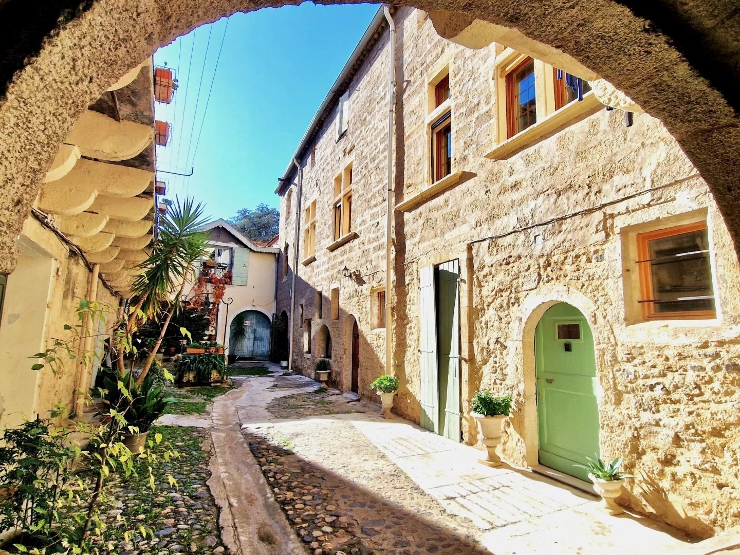 Appartement élégant de 2 chambres au coeur de Pézenas - une opportunité rare