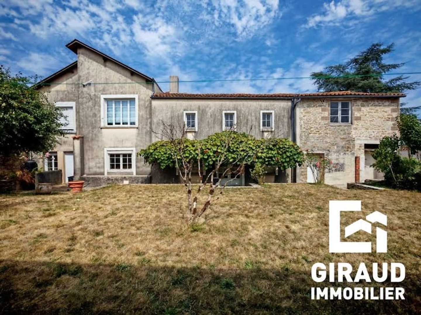 Maison 11 pièces 312 m²