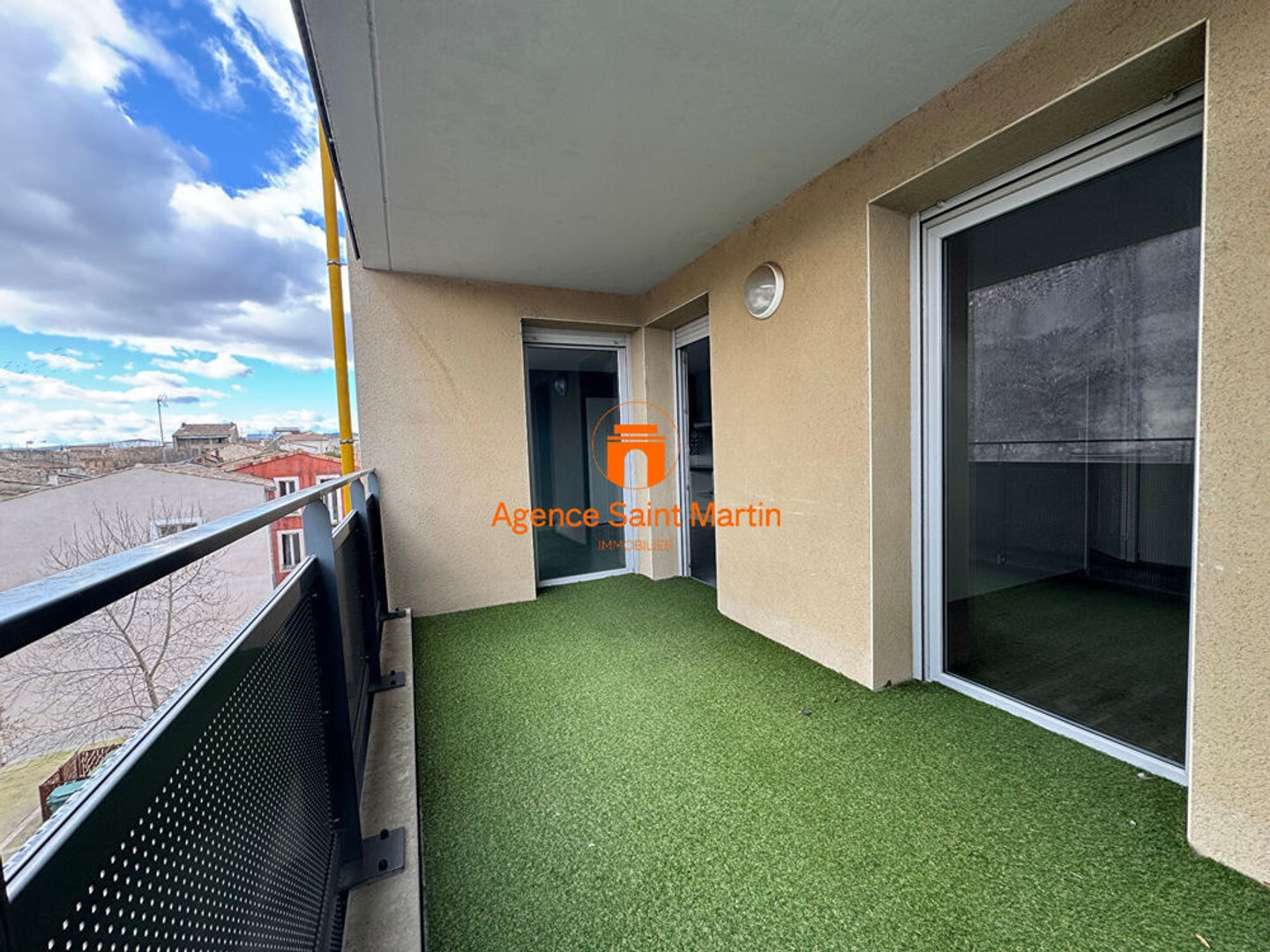 Appartement 3 pièces avec Terrasse et Stationnement