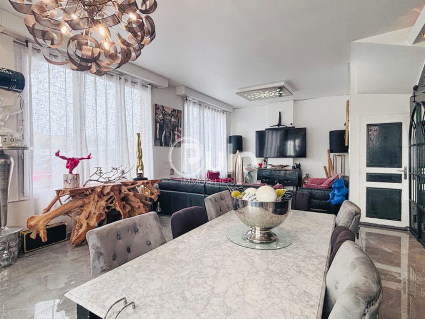 MAISON DE VILLE - 4 CHAMBRES - BUREAU - EXTÉRIEUR - STATIONNEMENT