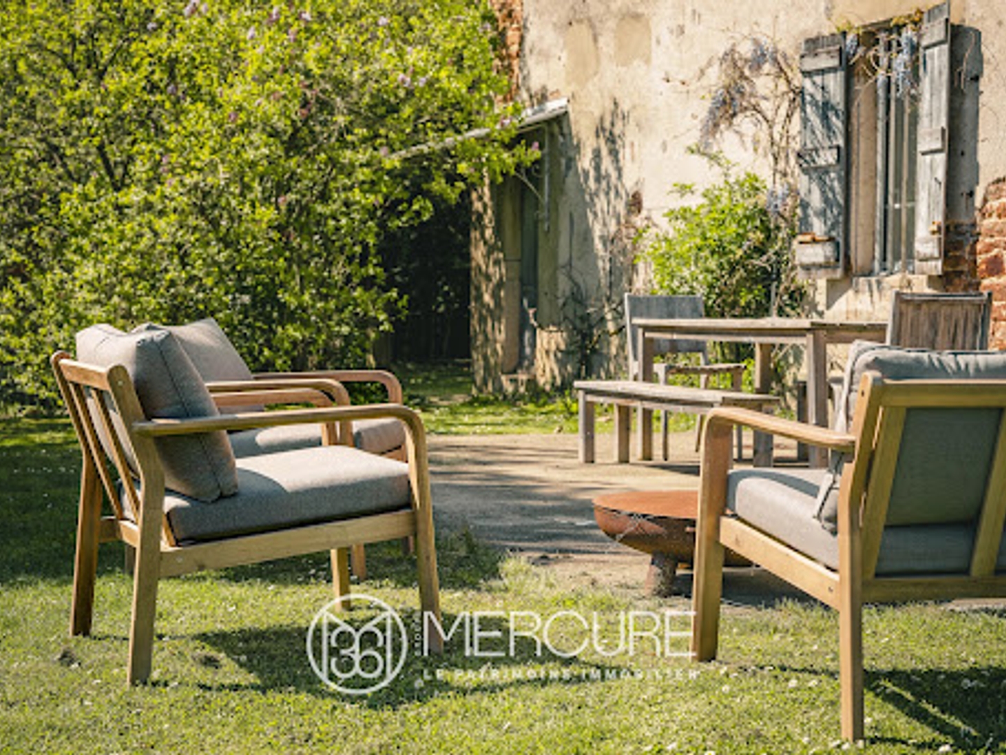 Maison à vendre - 9 pièces - 327m2 - Vonnas (01540)