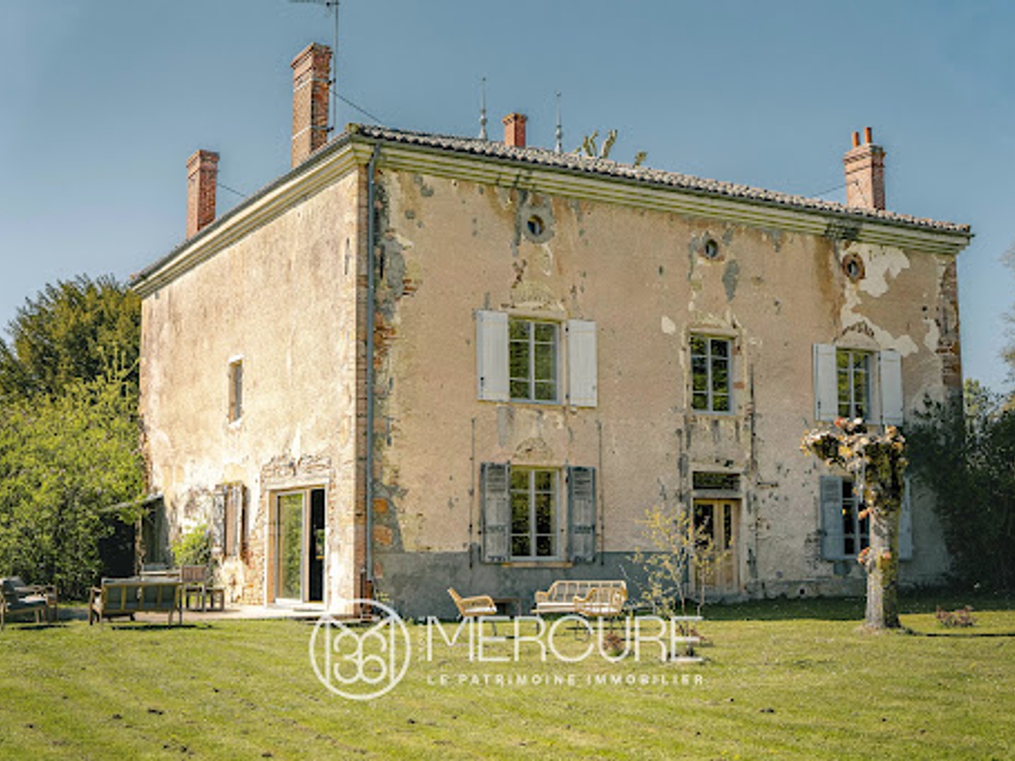 Maison à vendre - 9 pièces - 327m2 - Vonnas (01540)