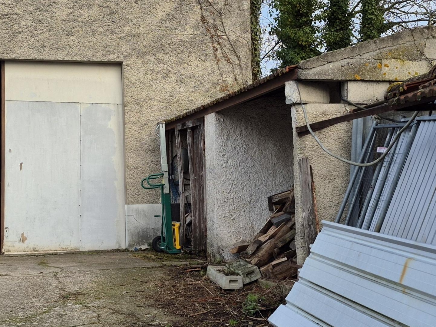 Local d'activité 3 pièces 180 m²