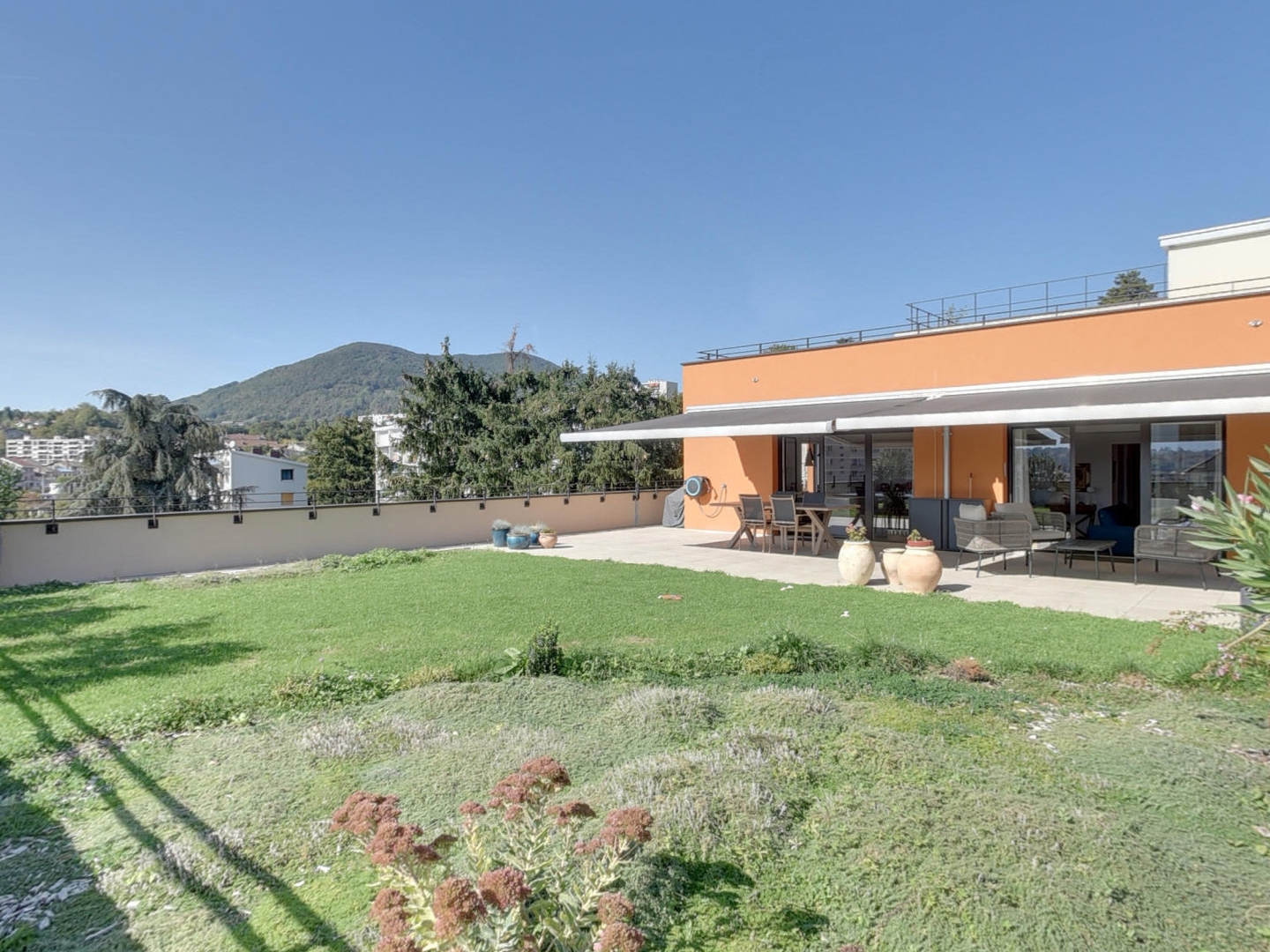 VOIRON LE KARAT 4 pièces + cuisine de 113m2 avec 208m2 de te