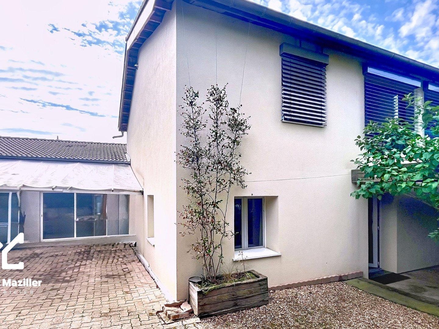 Maison à vendre - 7 pièces - 170m2 - Montmerle-Sur-Saône (01090)