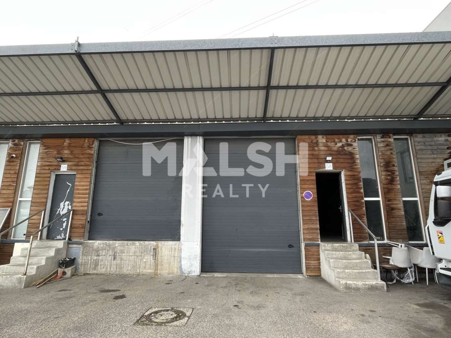 Vente local 215m² ZA Vénissieux Corbas St Priest