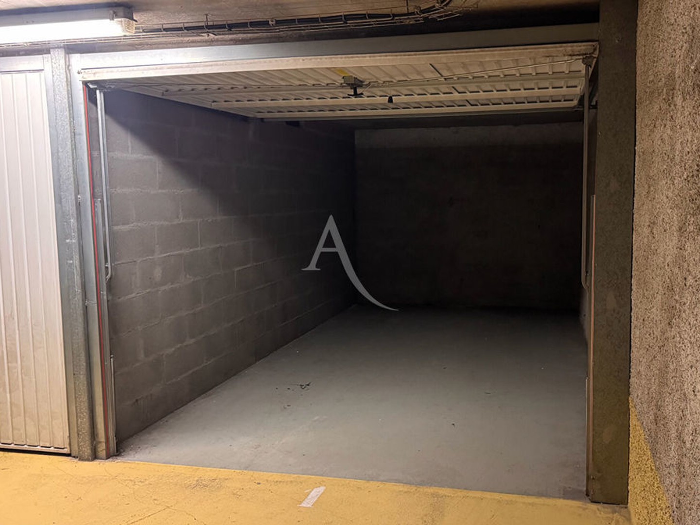 Parking / box rue Houdon