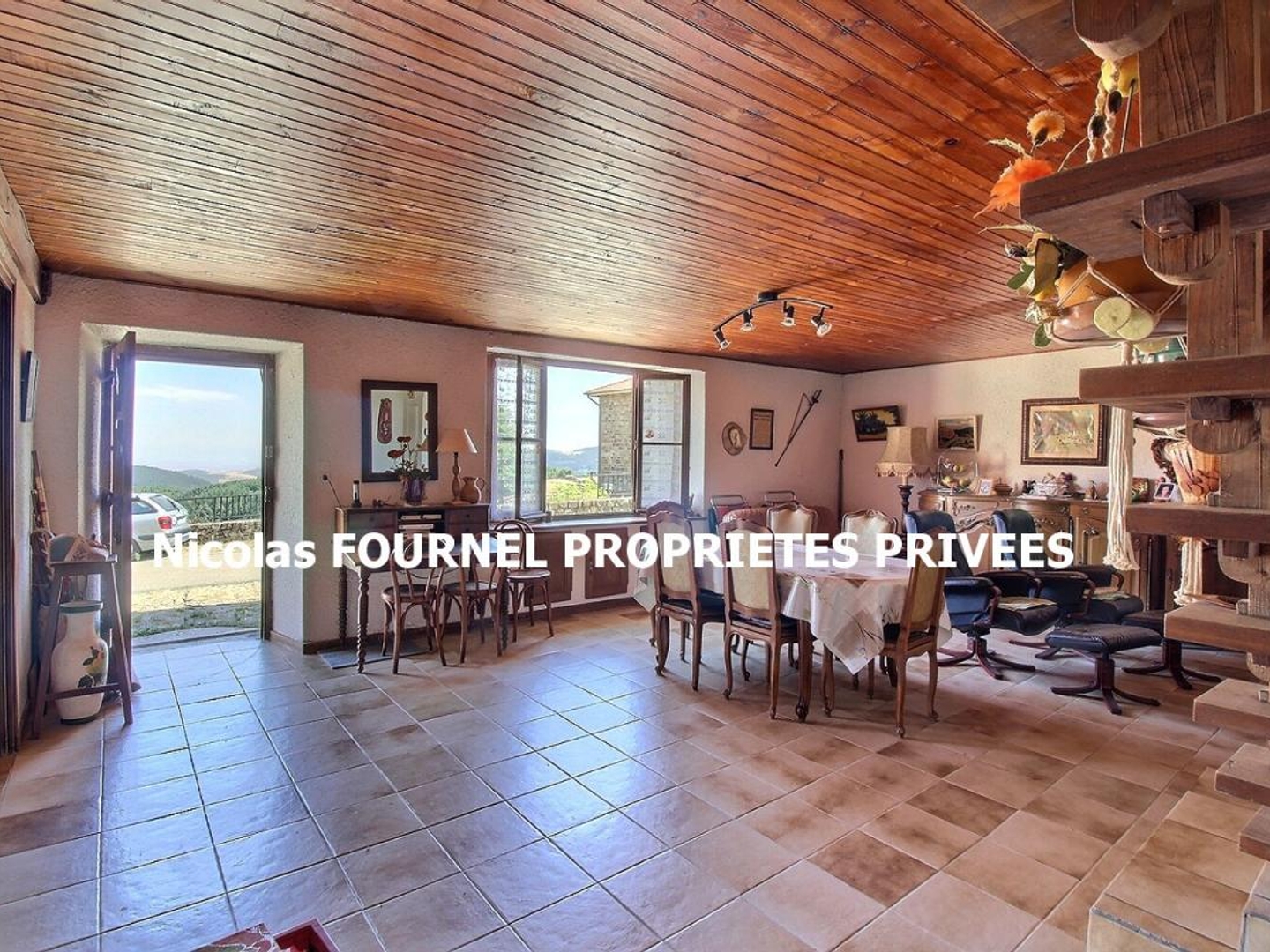 Immeuble à vendre - 7 pièces - 194m2 - La Versanne (42220)
