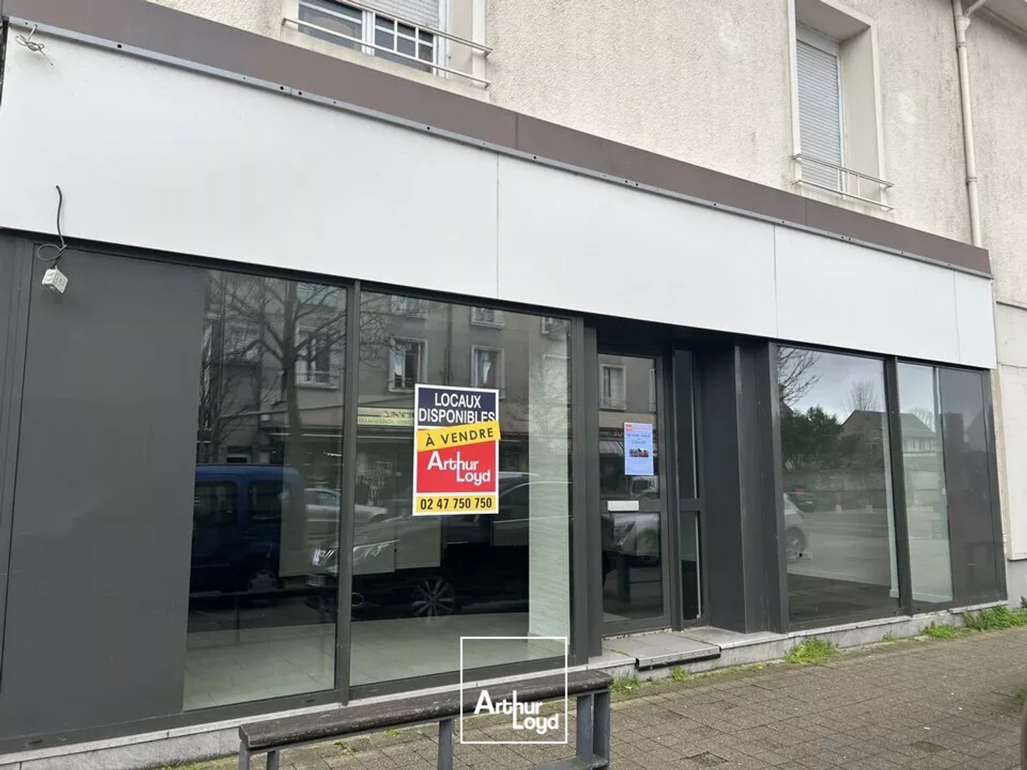 SAINT PIERRE DES CORPS BUREAUX A VENDRE 70 M² AXE TRAVERSANT ET PARKINGS