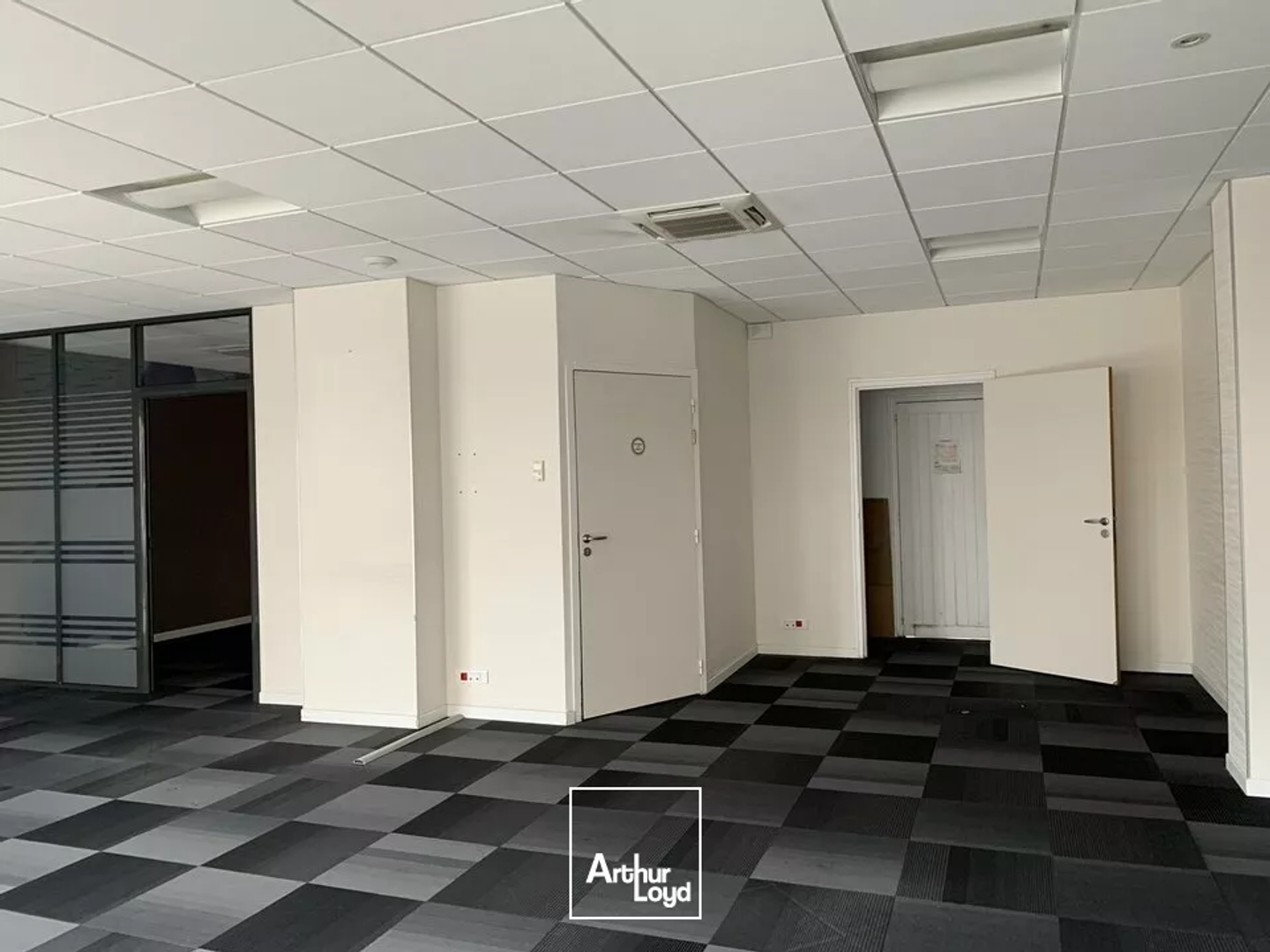 Bureaux à vendre - 69m2 - Saint-Pierre-Des-... (37700)