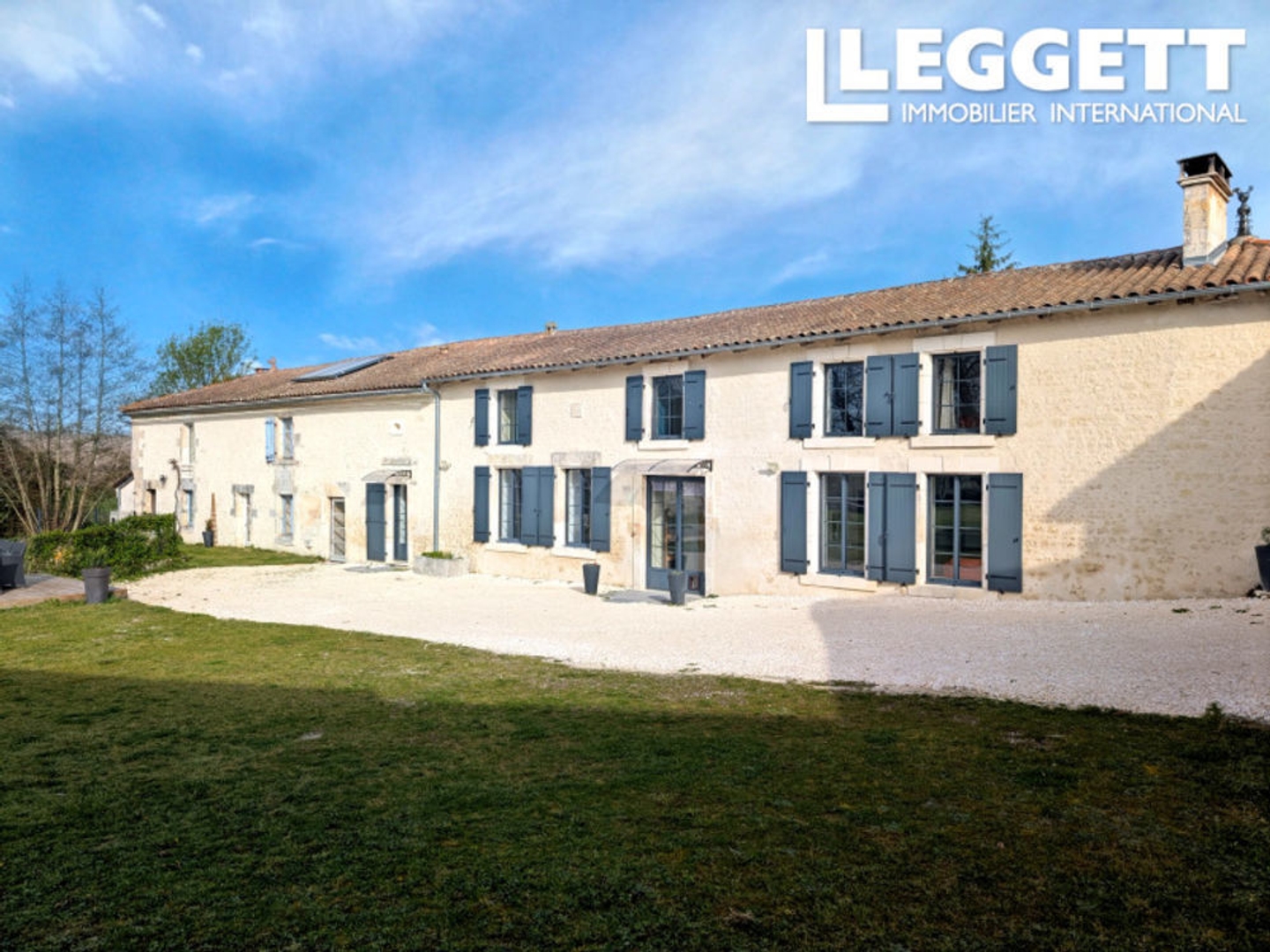 Maison à vendre - 7 pièces - 240m2 - Challignac (16300)