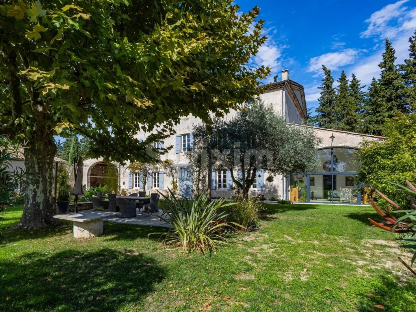 Maison à vendre - 21 pièces - 860m2 - La Bégude-De-Mazenc (26160)