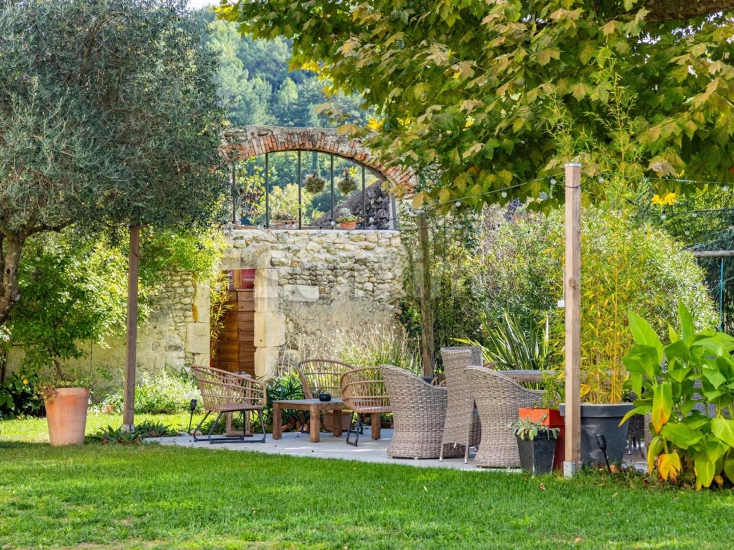 Maison à vendre - 21 pièces - 860m2 - La Bégude-De-Mazenc (26160)