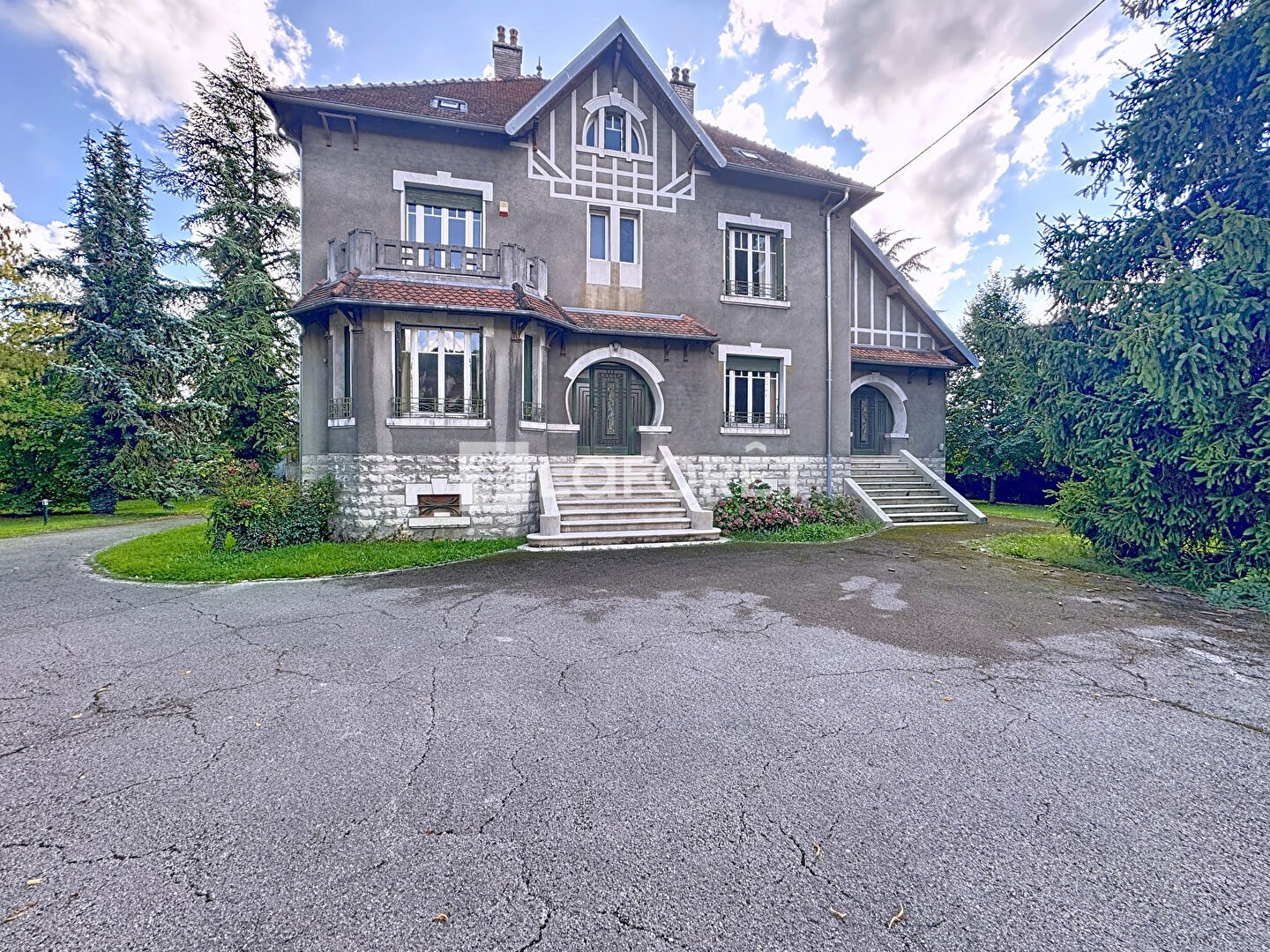 Maison 10 pièces 300 m²
