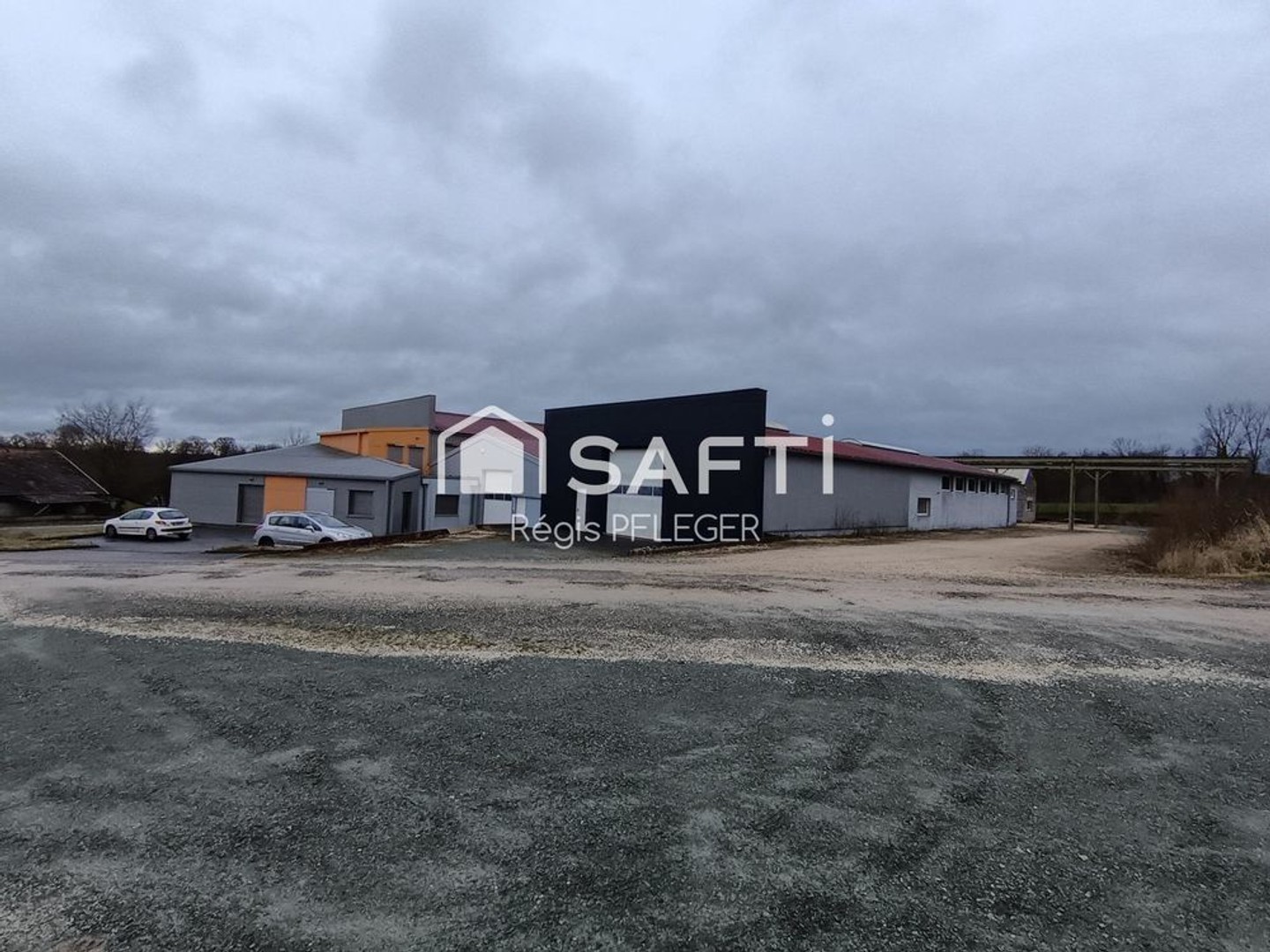Grand Bâtiment Industriel/Artisanal avec bureaux