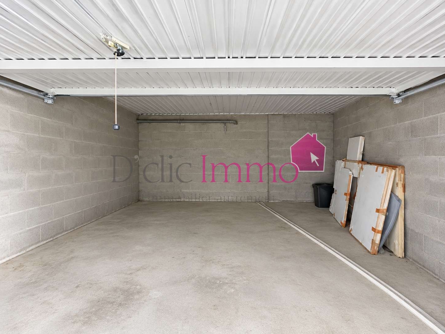 Garage/Parking