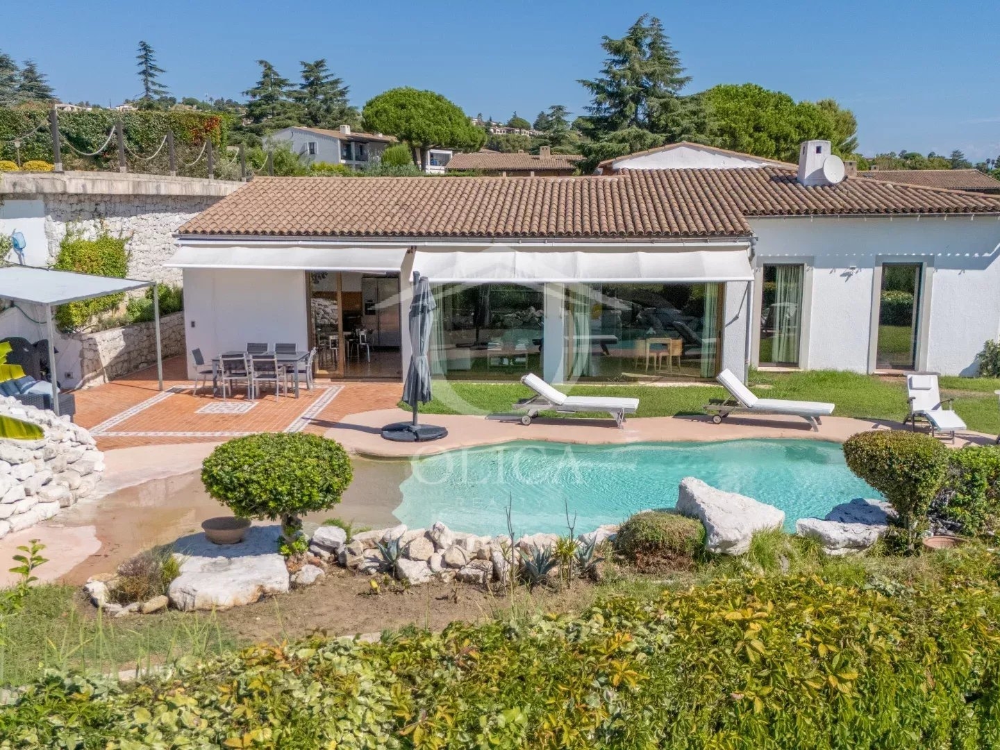 Maison à vendre - 8 pièces - 289m2 - Villeneuve-Loubet (06270)