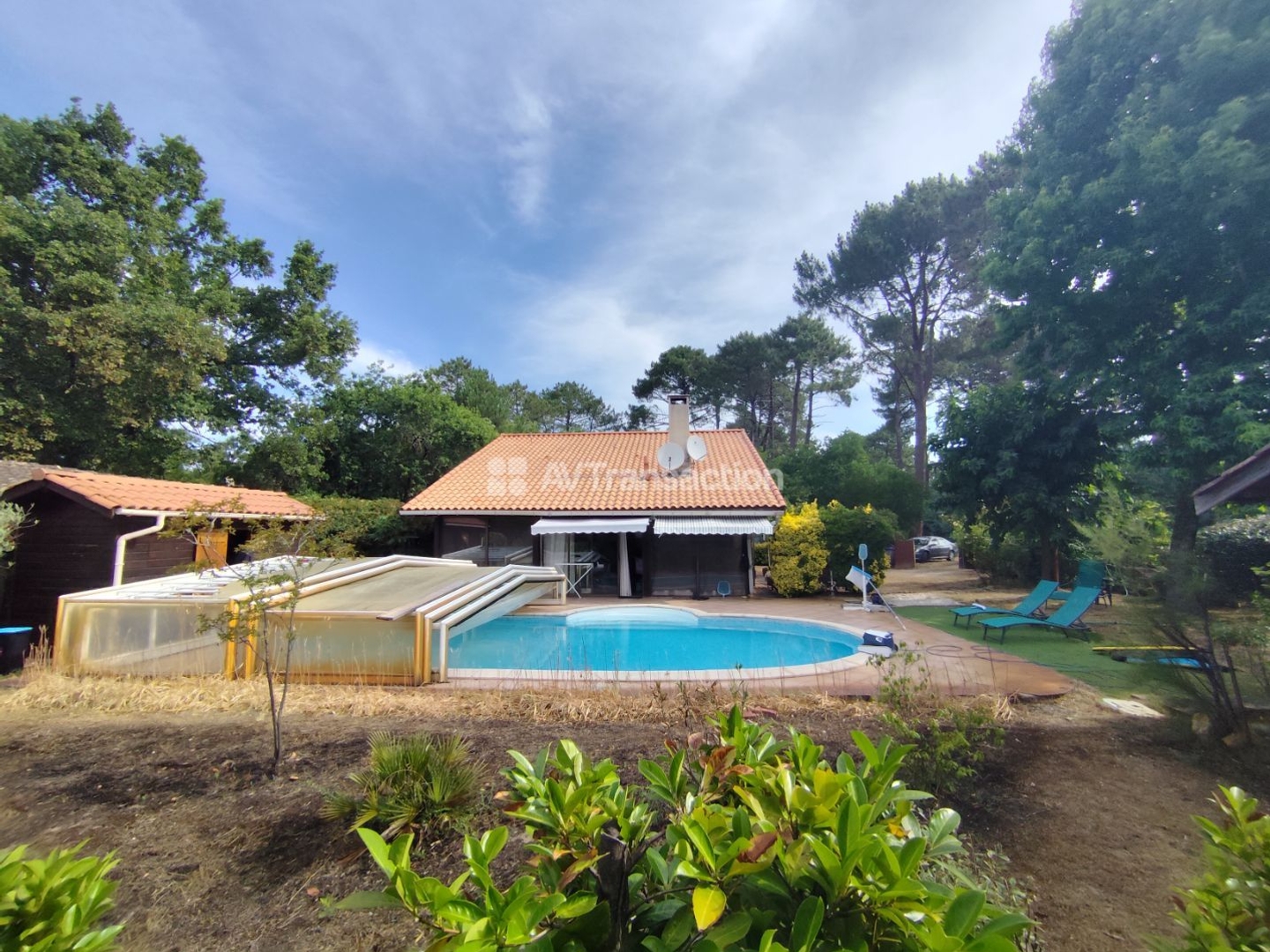Quartier calme et recherché Maison avec piscine