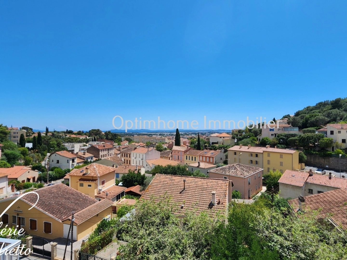Appartement à vendre - 3 pièces - 72m2 - Hyères (83400)