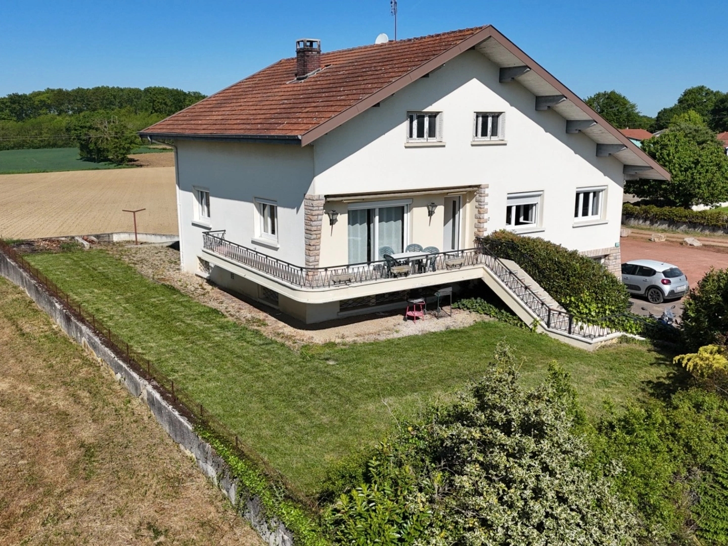 Maison à vendre - 9 pièces - 220m2 - Montrevel-En-Bresse (01340)