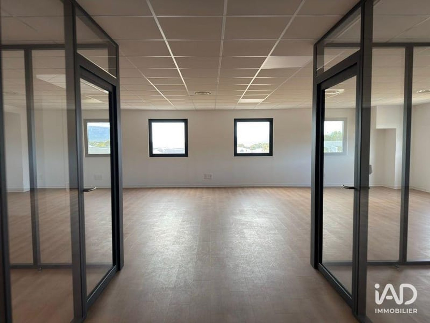 Immeuble commercial 155 m²