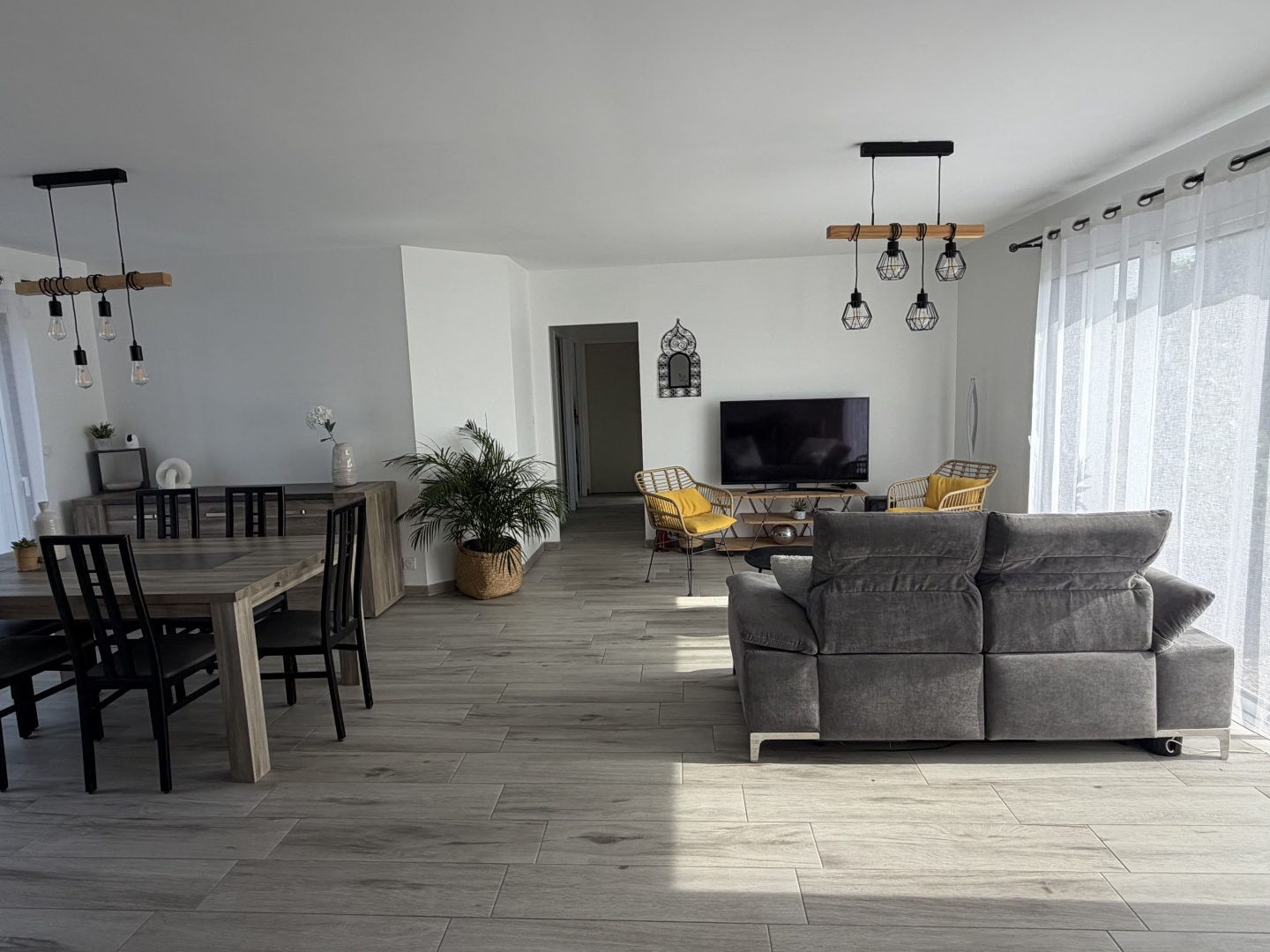 MAISON 2025