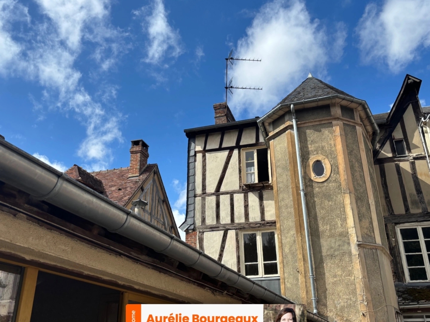 Ensemble Immobilier avec Cour, Dépendances et Accès à la Risle - La Ferrière-sur-Risle (27760) - sous compromis - non disponible -