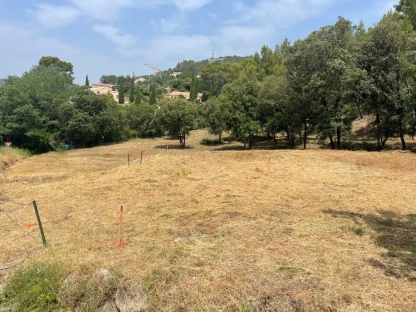 Terrain 930 m²