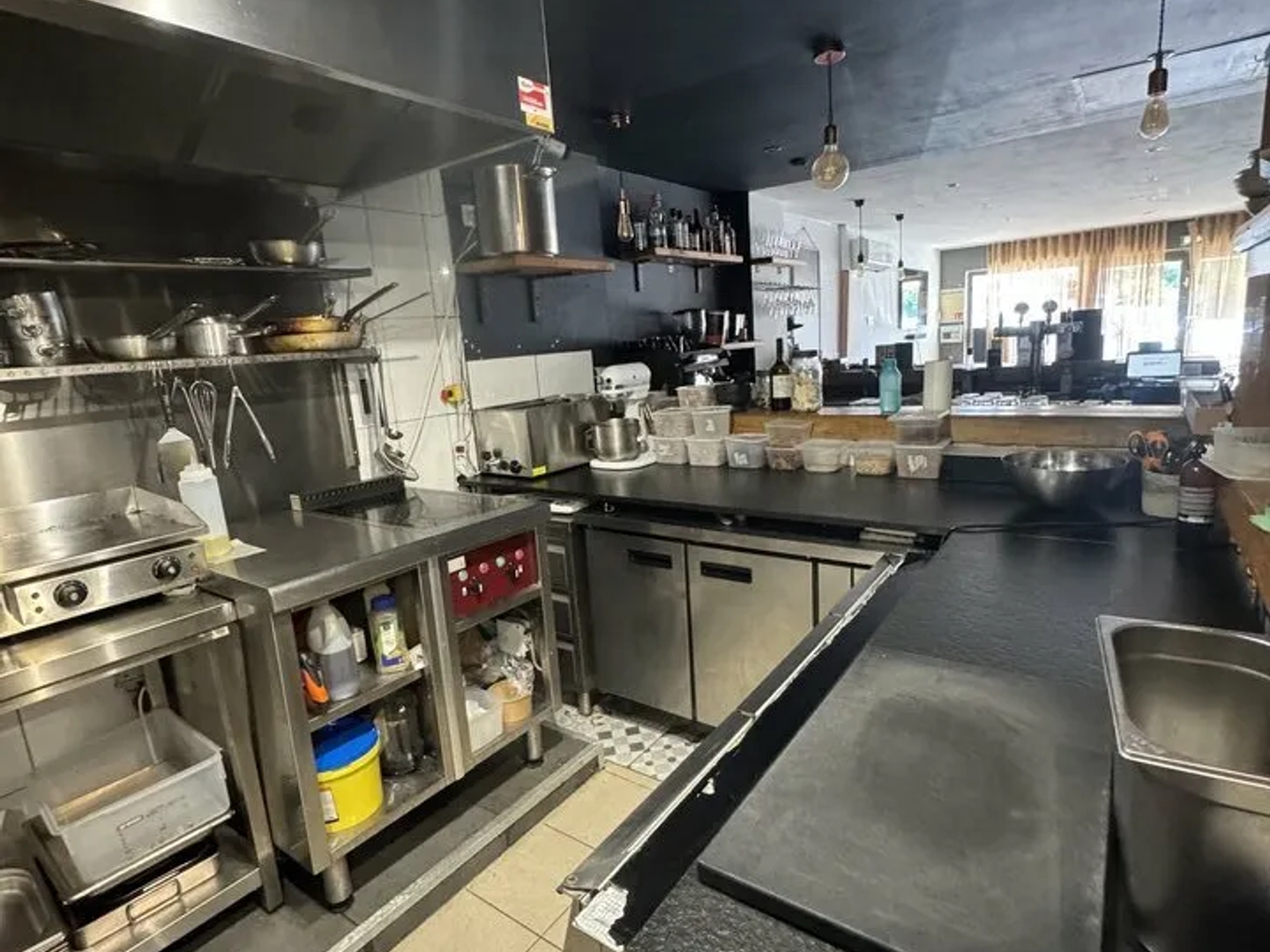 A SAISIR FONDS DE COMMERCE RESTAURANT 83M2 ENVIRON PROCHE BIARRITZ CLE EN MAIN