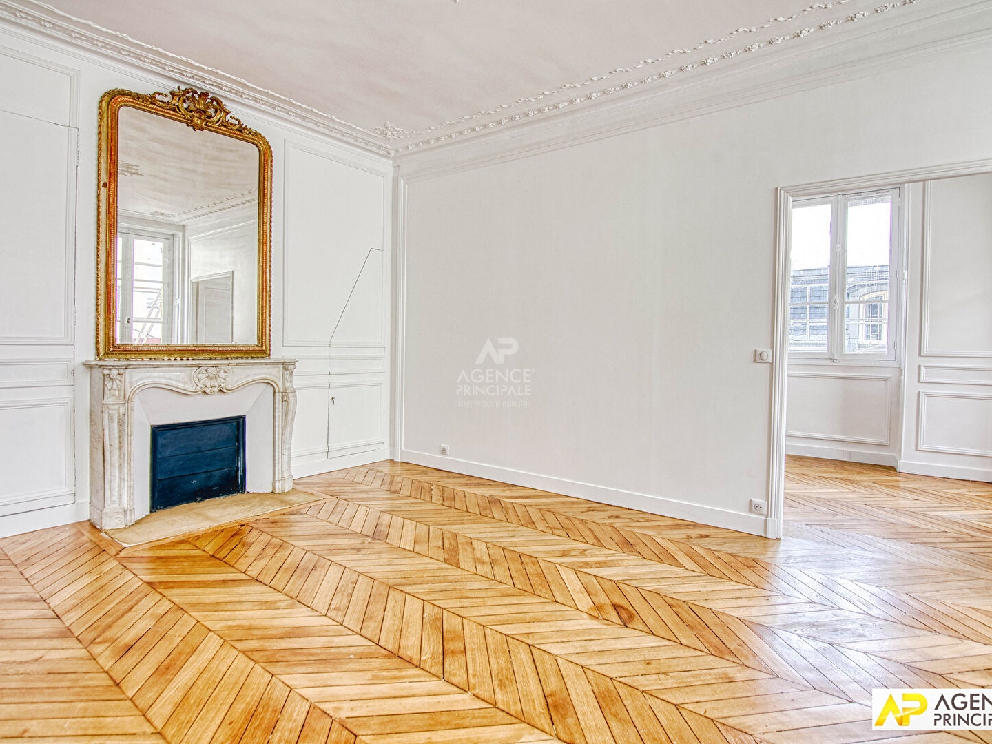 ersailles Notre-Dame Appartement exceptionnel de 2 pièce(s) 56m2 situé au 1er étage d'un immeuble entièrement rénové avec cave