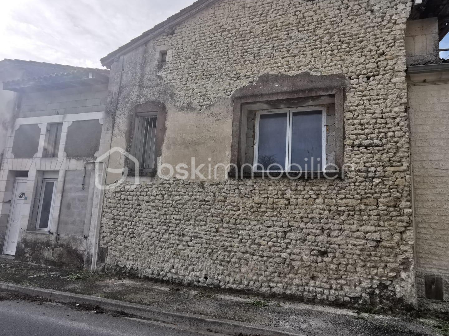 Maison à vendre - 3 pièces - 67m2 - Fontaines-D'ozillac (17500)