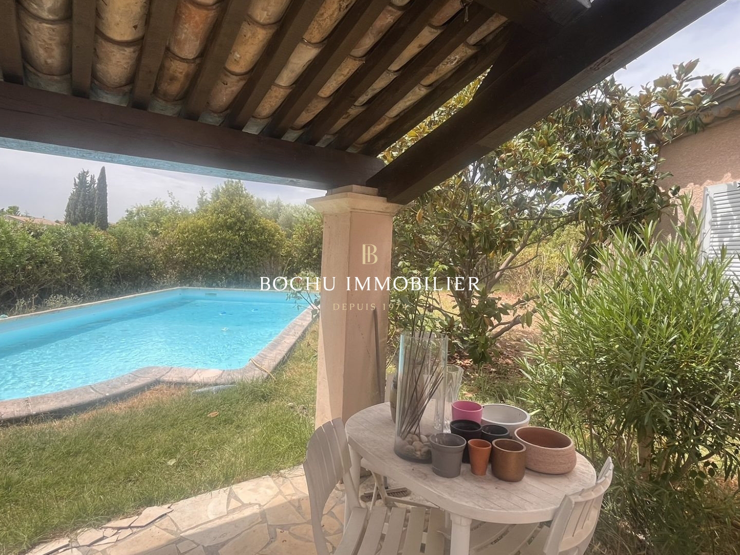 VILLA AVEC PISCINE SUR 1000 M² DE TERRAIN