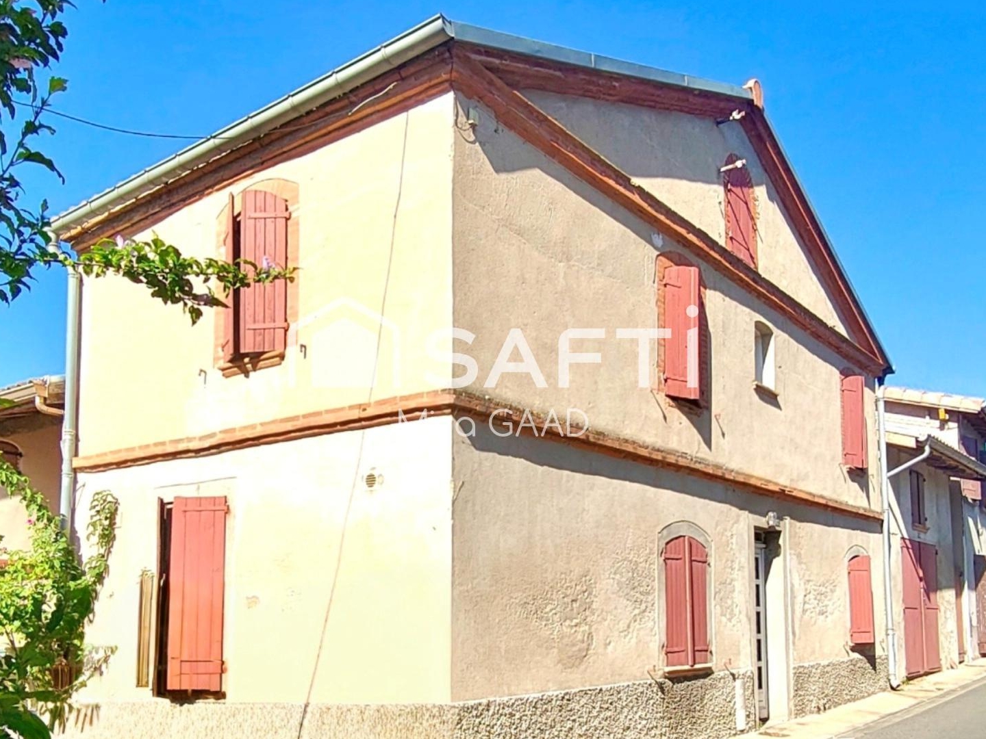 Grande Maison au centre du village