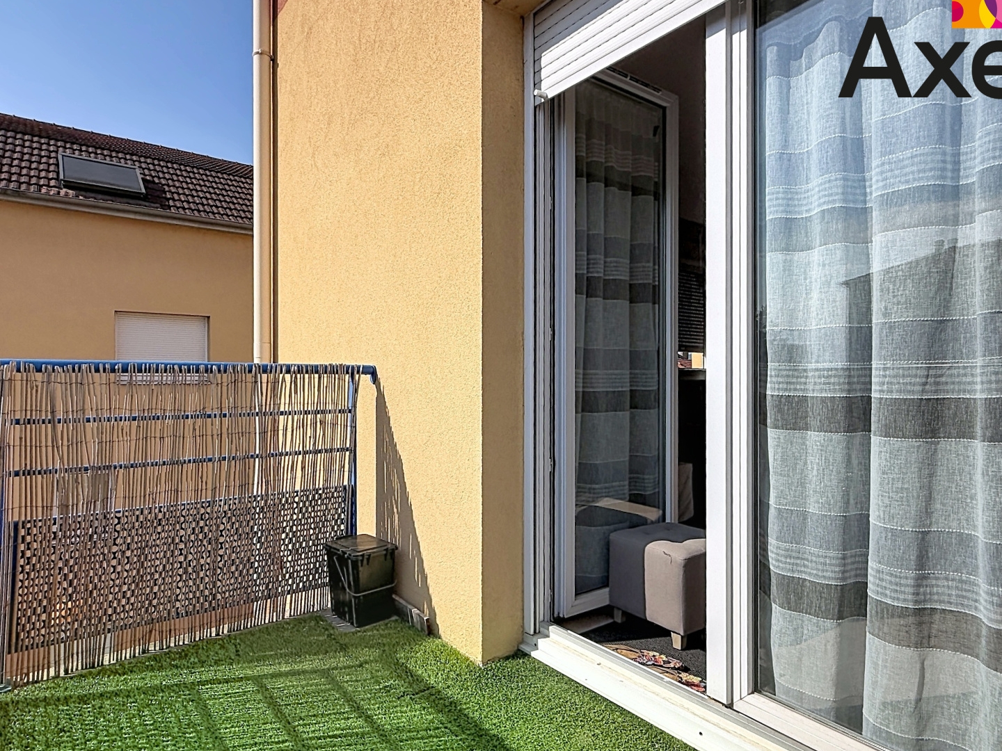 A VENDRE - ROANNE - APPARTEMENT RÉNOVÉ ET EN DUPLEX AVEC TROIS CHAMBRES, TERRASSE ET STATIONNEMENT SOUTERRAIN