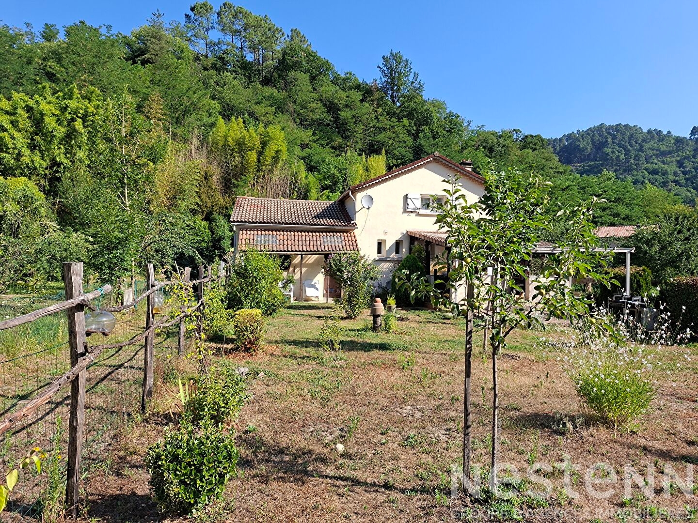 Maison traditionnelle de 4 pièces à vendre au Collet de Dèze, cadre calme et campagne