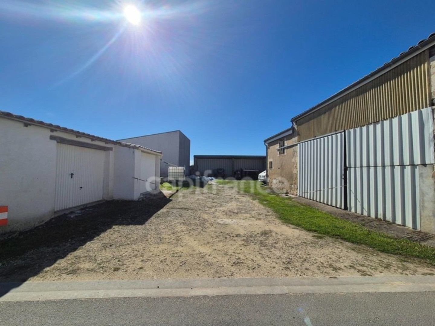 Hangars/Garages à vendre MEURSAC (17)