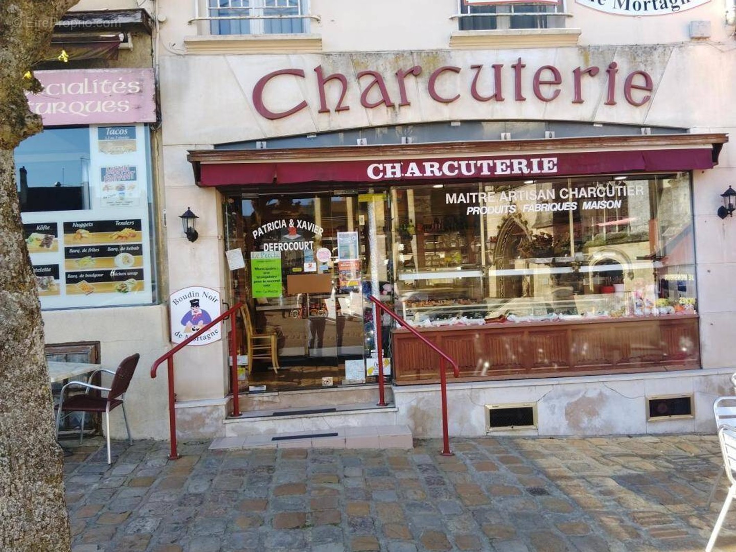 En plein coeur de Mortagne-au-Perche, à vendre murs commerciaux d'une charcuterie bénéficiant d'un emplacement recherché et d'une