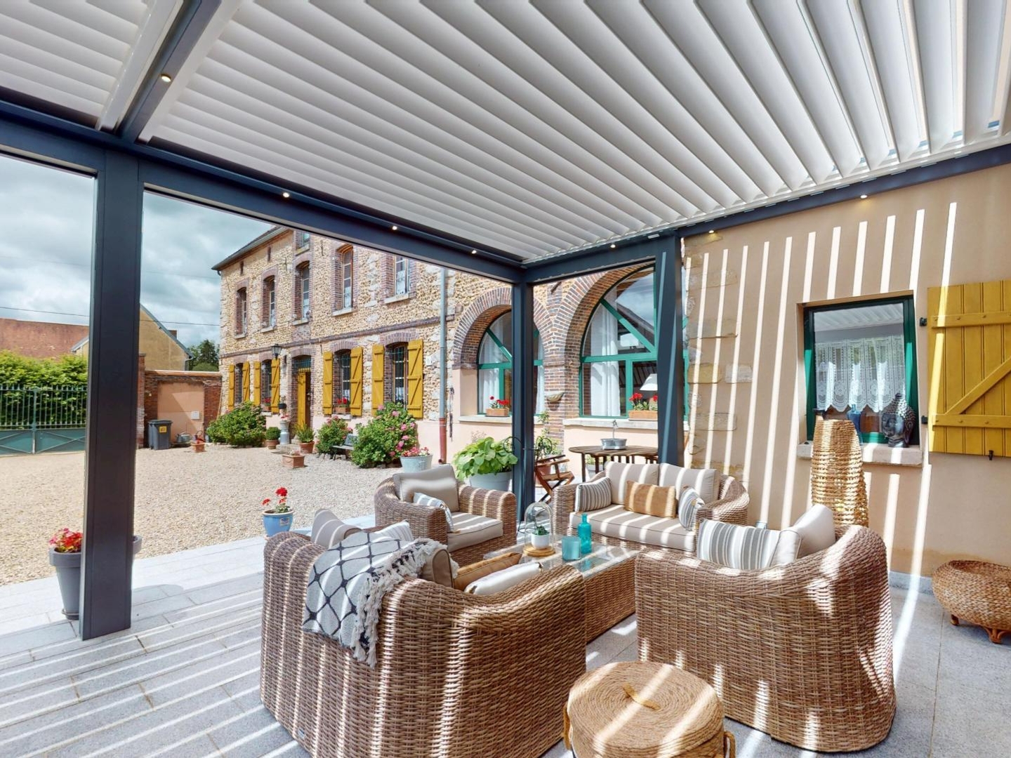 Propriété de caractère de 420m2 avec gîte, piscine, hangar et dépendance !