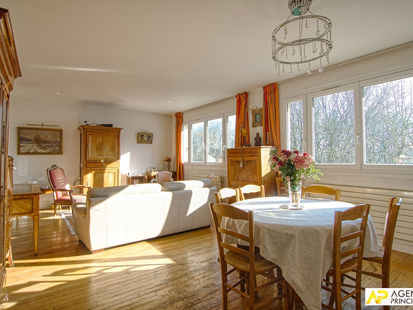 Versailles Rive-Droite appartement 5 pièces 109.64 m² situé au 4ème étage avec cave et jardin de copropriété