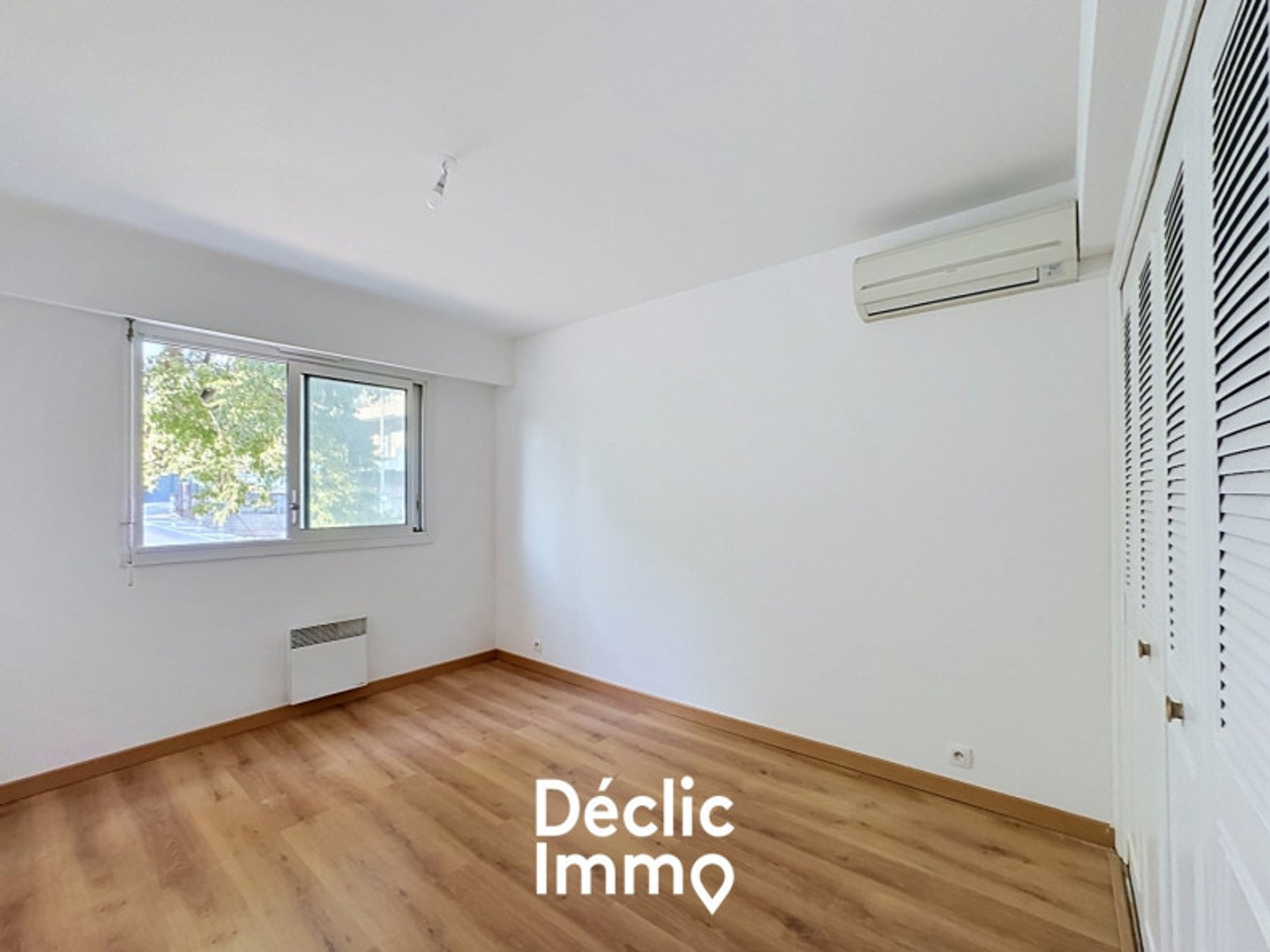 Appartement à vendre - 2 pièces - 56m2 - Saint-Laurent-Du-Var (06700)