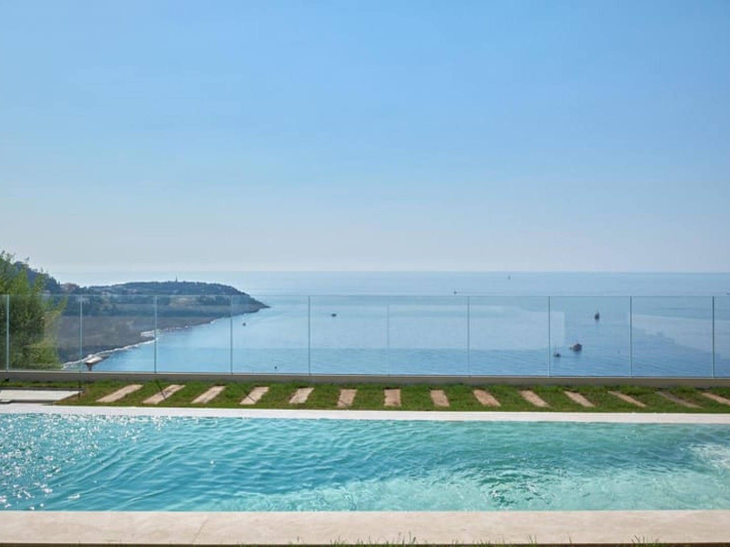 ROQUEBRUNE-CAP-MARTIN - VILLA CALIFORNIENNE DE 250M2, VUE ME