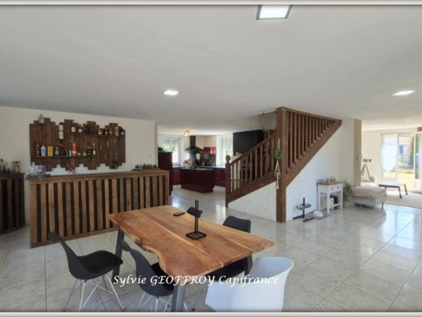 Maison 9 pièces 218 m²