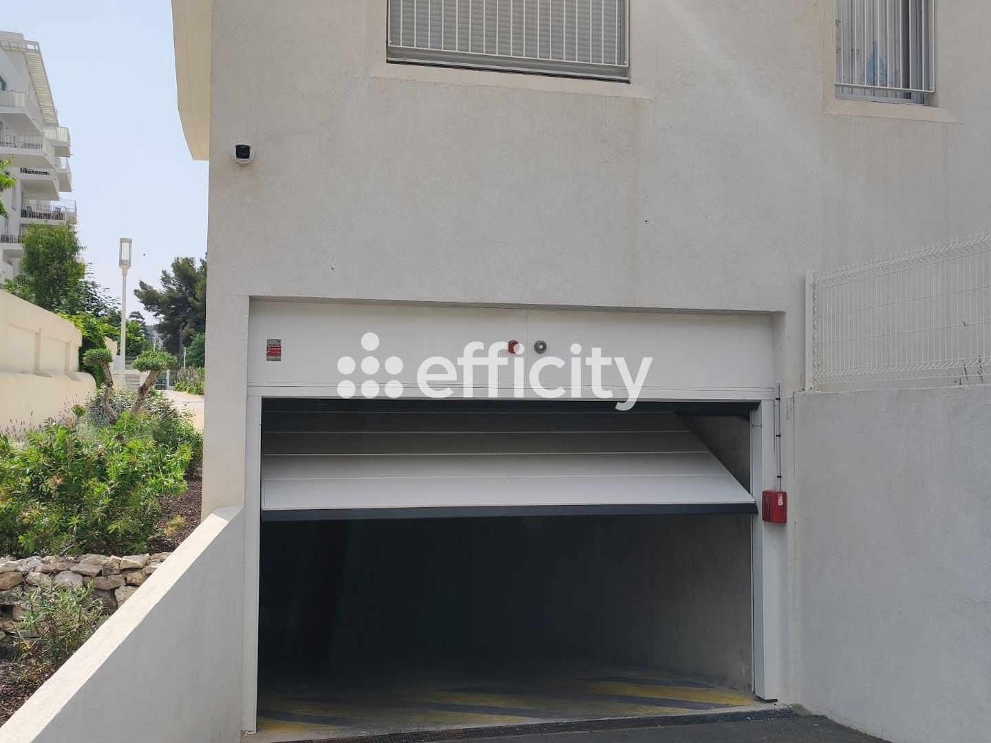 Parking / garage / box à vendre - 12m2 - Marseille 9e (13009)