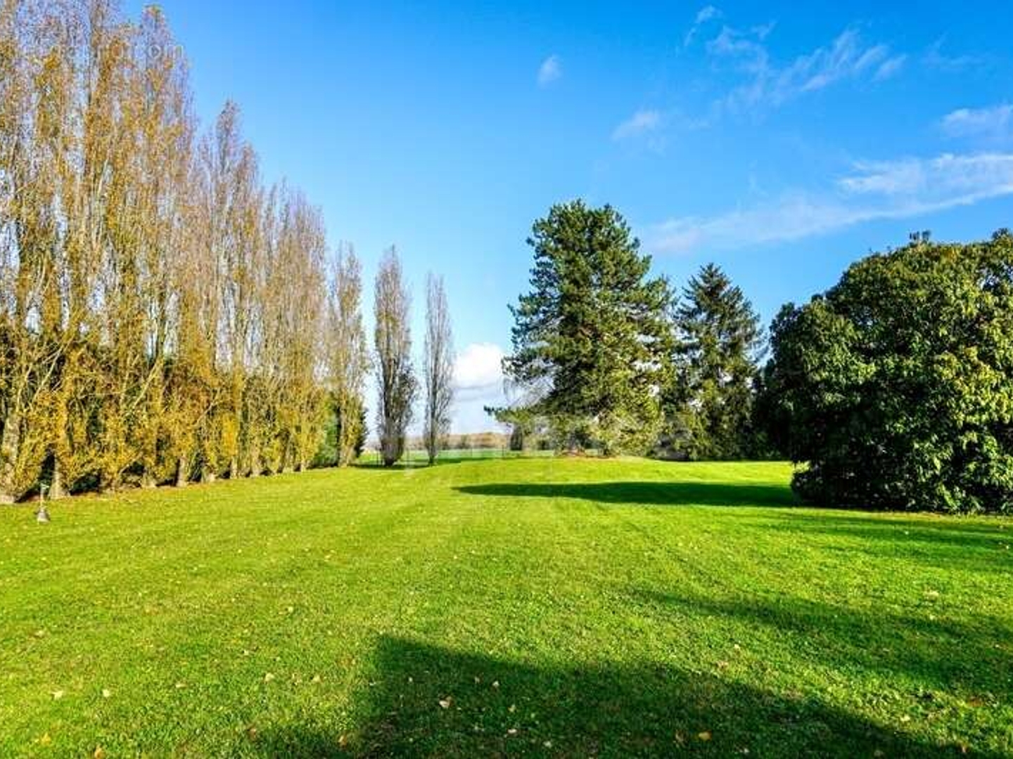 Maison à vendre - 10 pièces - 366m2 - La Villeneuve-En-... (78270)