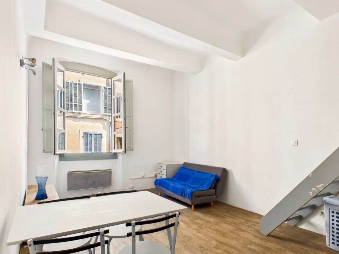 Studio en centre-ville avec mezzanine